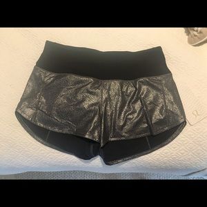 NWT Lululemon hi rise speed up short 2.5" size 8